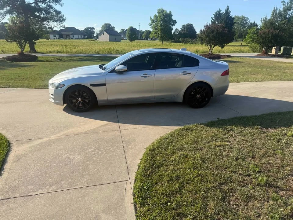 2017 Jaguar XE - Image 2 of 10