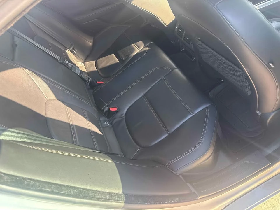 2017 Jaguar XE - Image 6 of 10