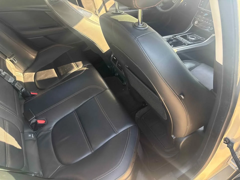 2017 Jaguar XE - Image 7 of 10