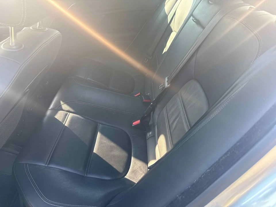 2017 Jaguar XE - Image 5 of 10
