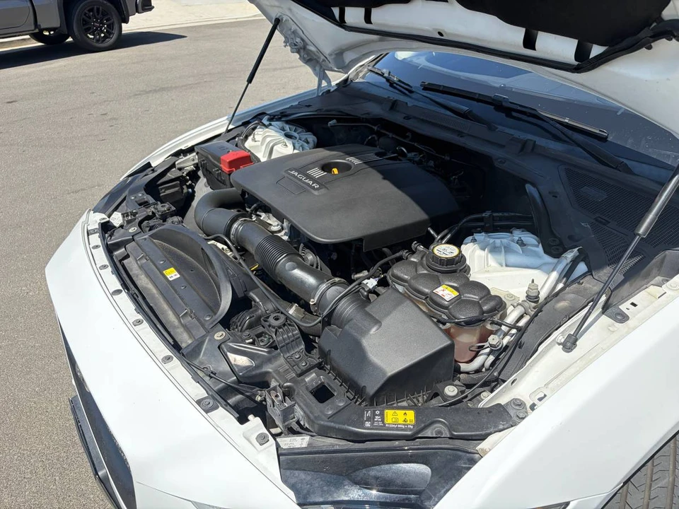2017 Jaguar XE - Image 20 of 24