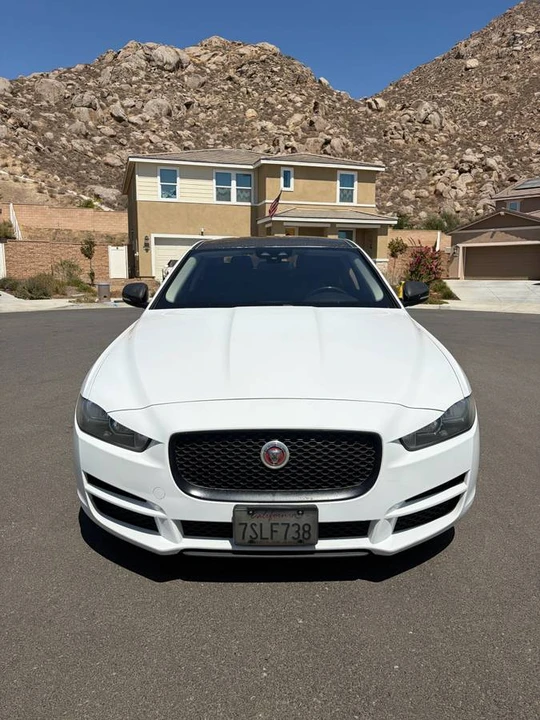 2017 Jaguar XE - Image 2 of 24