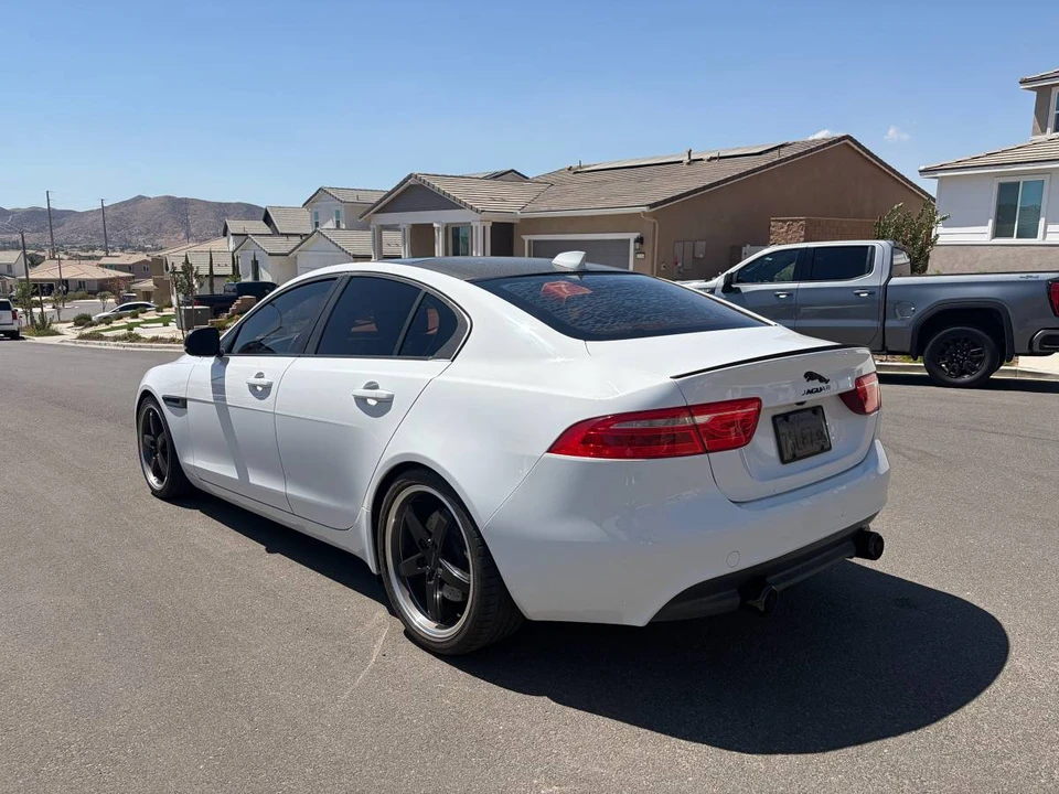 2017 Jaguar XE - Image 5 of 24