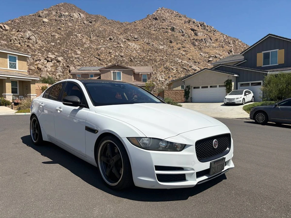 2017 Jaguar XE - Image 8 of 24