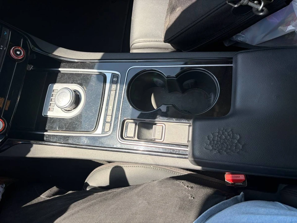 2017 Jaguar XE - Image 23 of 24