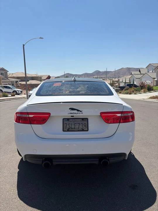 2017 Jaguar XE - Image 4 of 24