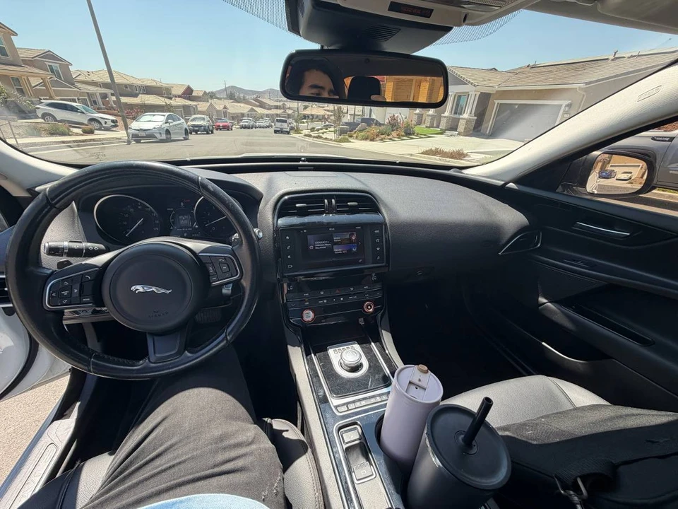 2017 Jaguar XE - Image 13 of 24