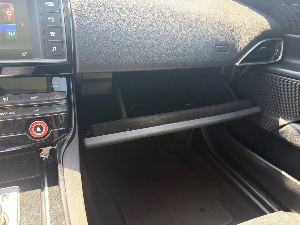 2017 Jaguar XE - Image 21 of 24