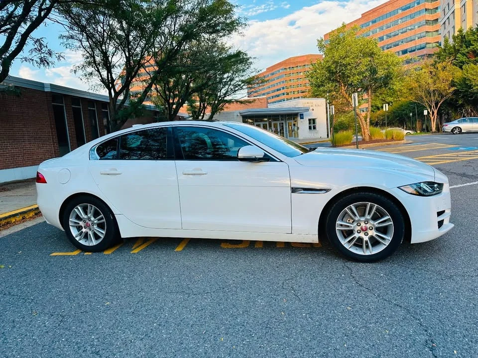 2017 Jaguar XE - Image 16 of 19