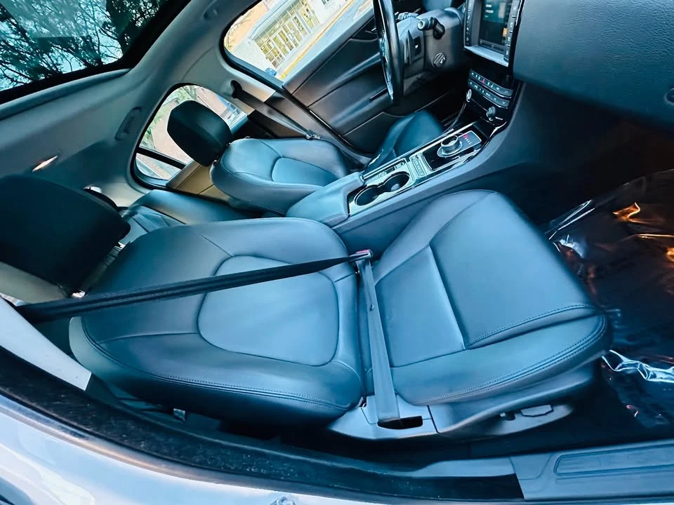2017 Jaguar XE - Image 8 of 19