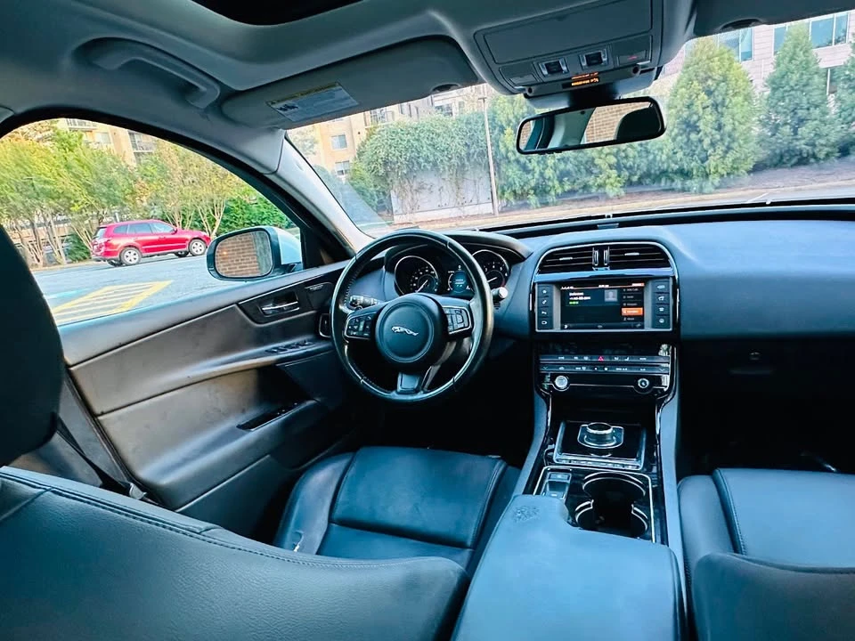 2017 Jaguar XE - Image 13 of 20