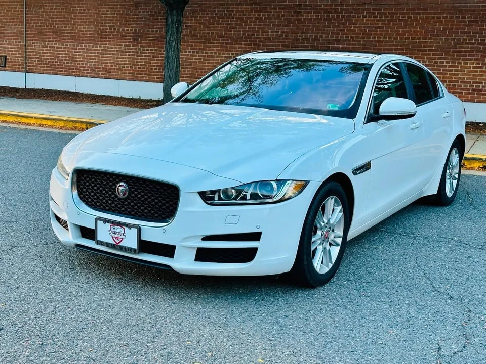 2017 Jaguar XE - Image 2 of 20