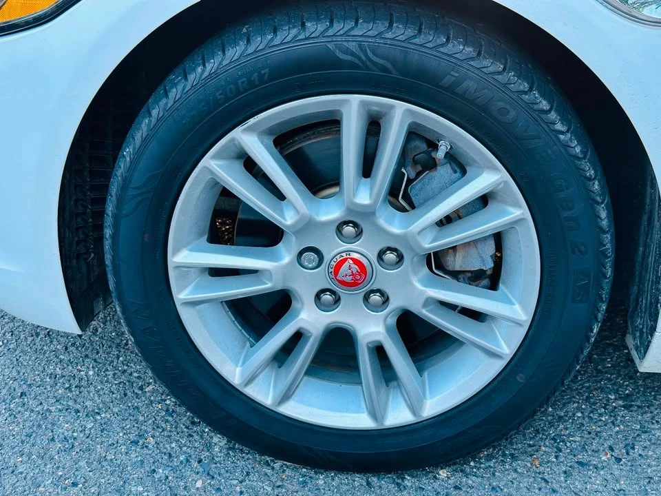 2017 Jaguar XE - Image 11 of 20