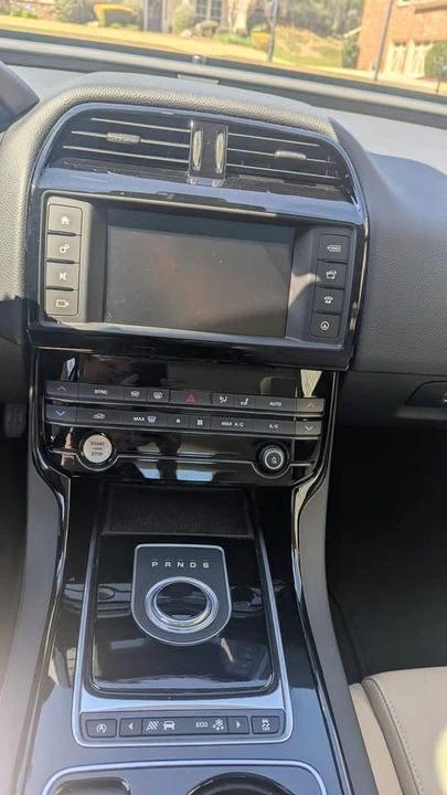 2017 Jaguar XE - Image 13 of 17