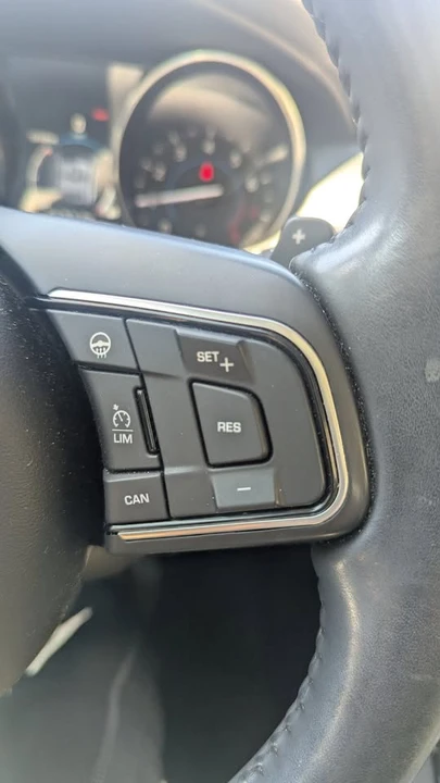 2017 Jaguar XE - Image 15 of 17