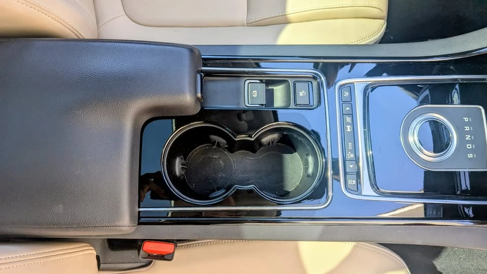 2017 Jaguar XE - Image 12 of 17