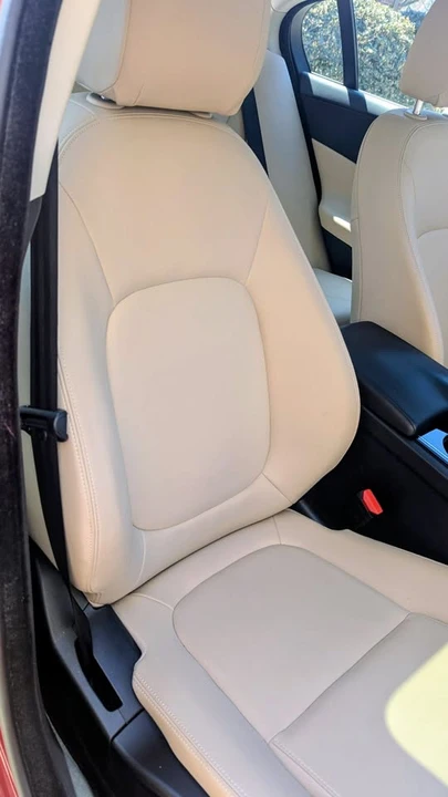 2017 Jaguar XE - Image 7 of 17