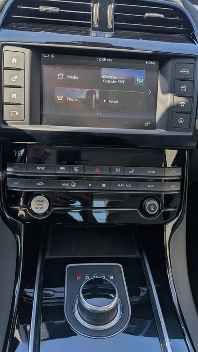 2017 Jaguar XE - Image 17 of 17