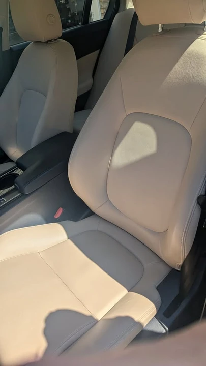 2017 Jaguar XE - Image 8 of 17