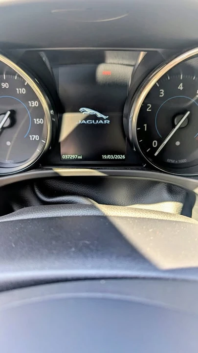2017 Jaguar XE - Image 11 of 17
