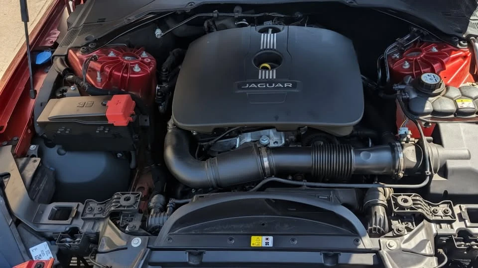 2017 Jaguar XE - Image 6 of 17
