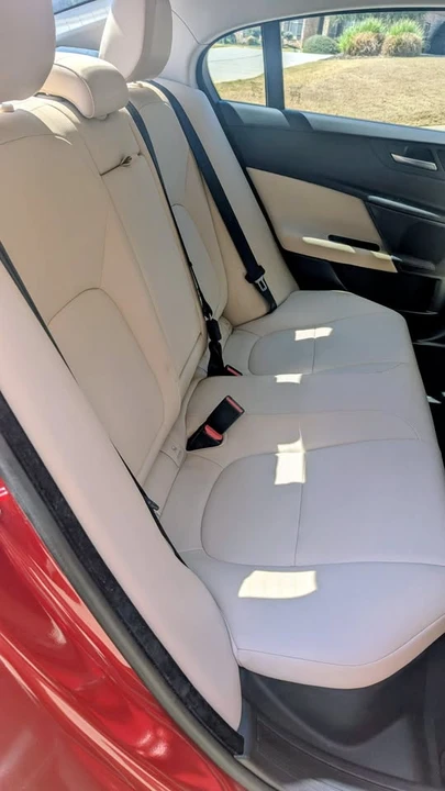 2017 Jaguar XE - Image 9 of 17