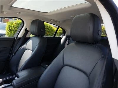2017 Jaguar XE - Image 6 of 6