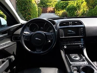2017 Jaguar XE - Image 5 of 6