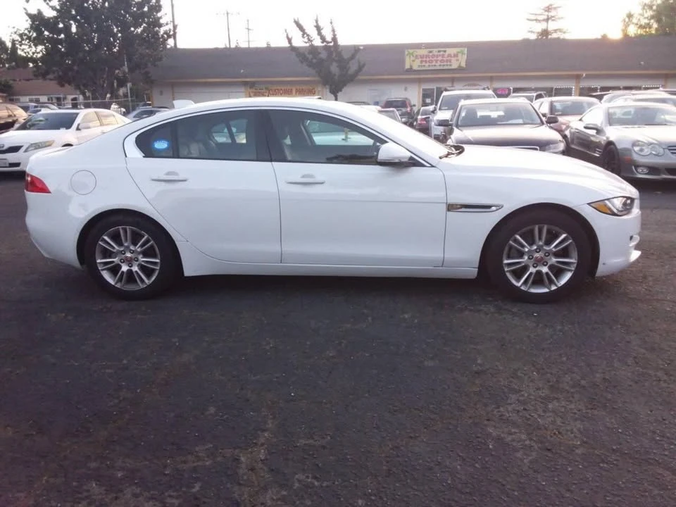 2017 Jaguar XE - Image 7 of 20