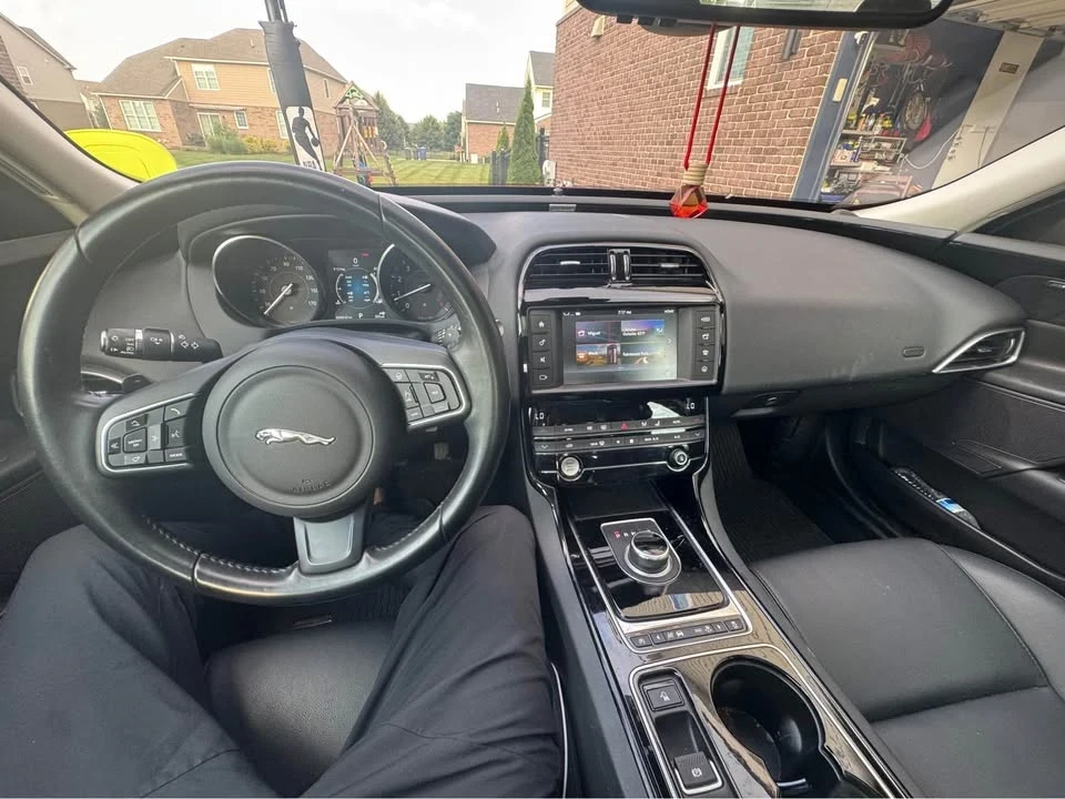 2017 Jaguar XE - Image 2 of 7