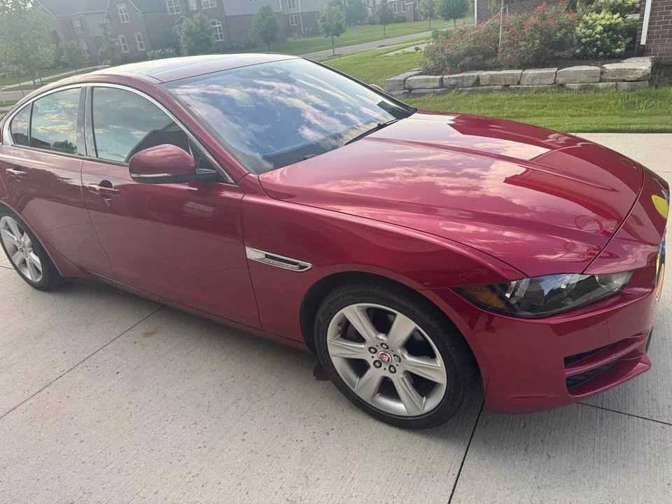 2017 Jaguar XE - Image 6 of 7