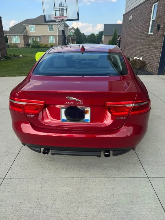 2017 Jaguar XE - Image 5 of 7
