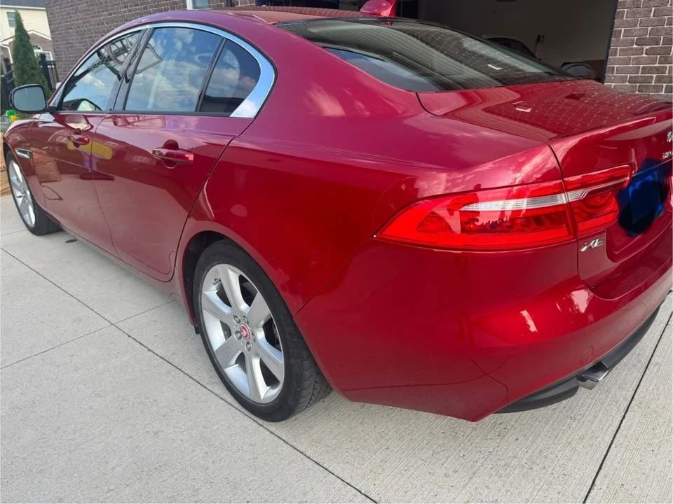 2017 Jaguar XE - Image 4 of 7