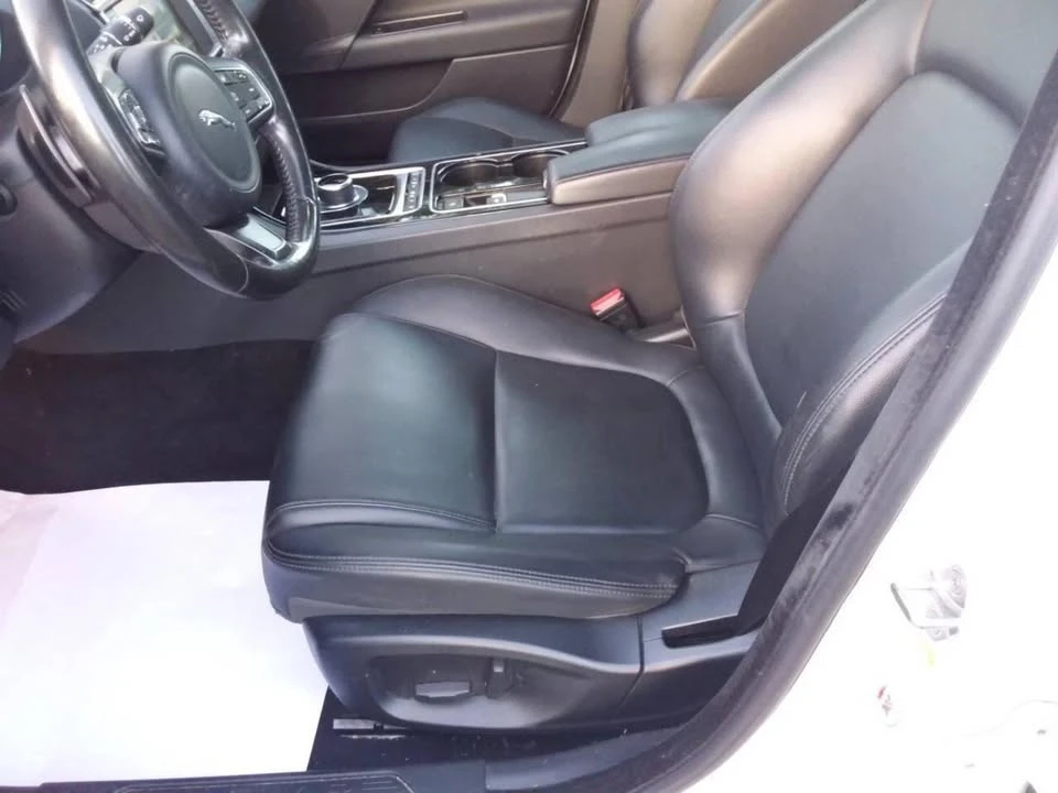 2017 Jaguar XE - Image 11 of 20