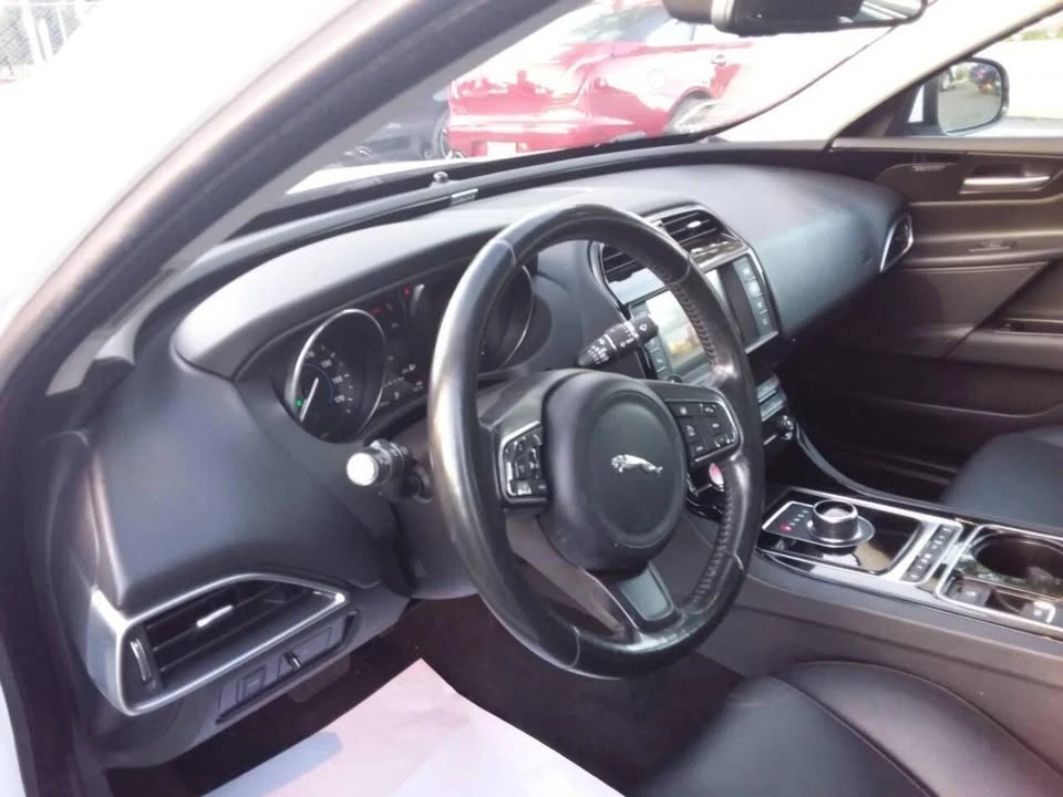 2017 Jaguar XE - Image 12 of 20