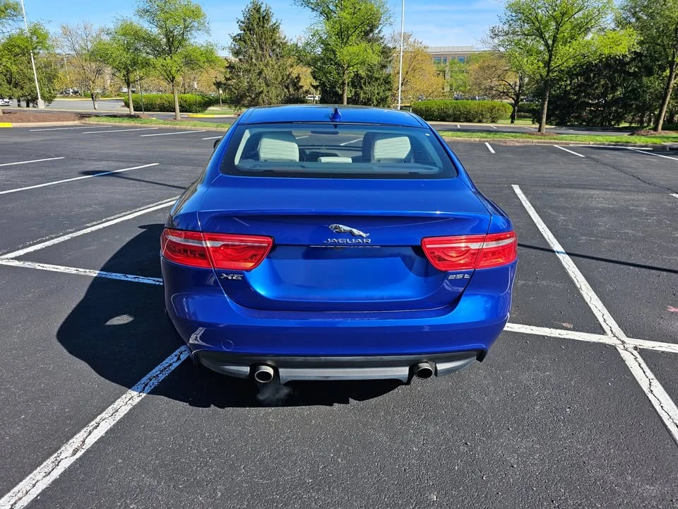 2017 Jaguar XE - Image 2 of 17