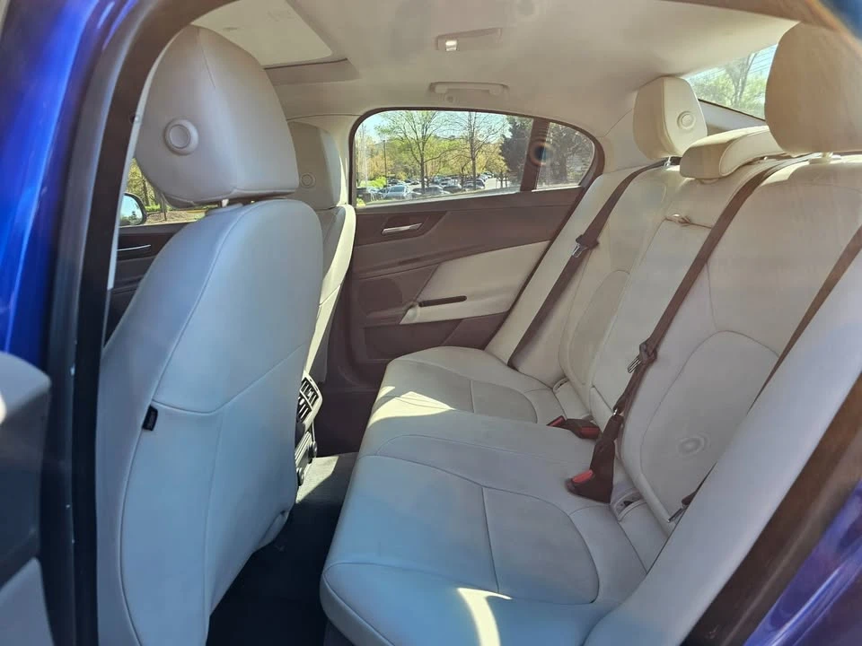 2017 Jaguar XE - Image 6 of 17
