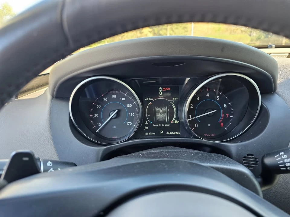 2017 Jaguar XE - Image 9 of 17