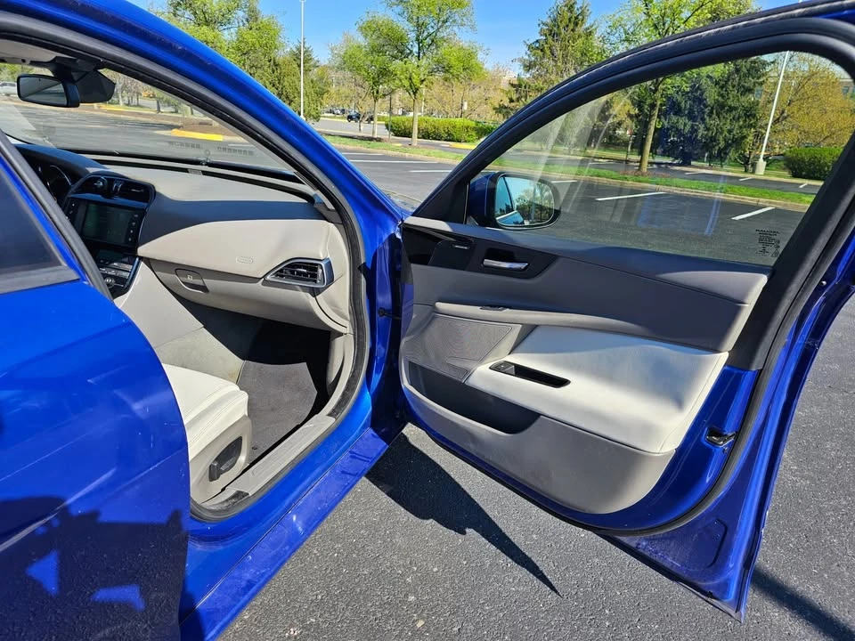 2017 Jaguar XE - Image 16 of 17
