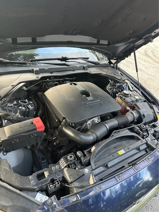 2017 Jaguar XE - Image 5 of 12