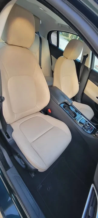 2017 Jaguar XE - Image 14 of 19