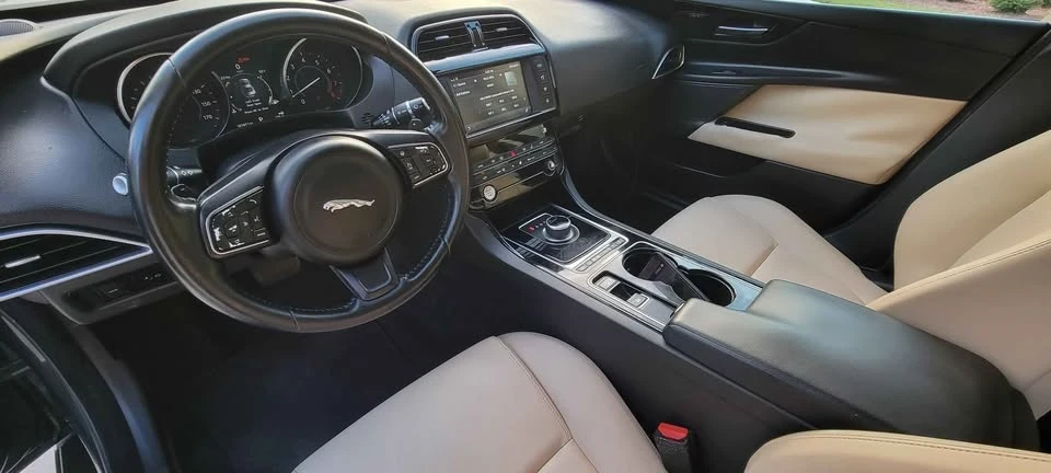 2017 Jaguar XE - Image 11 of 19