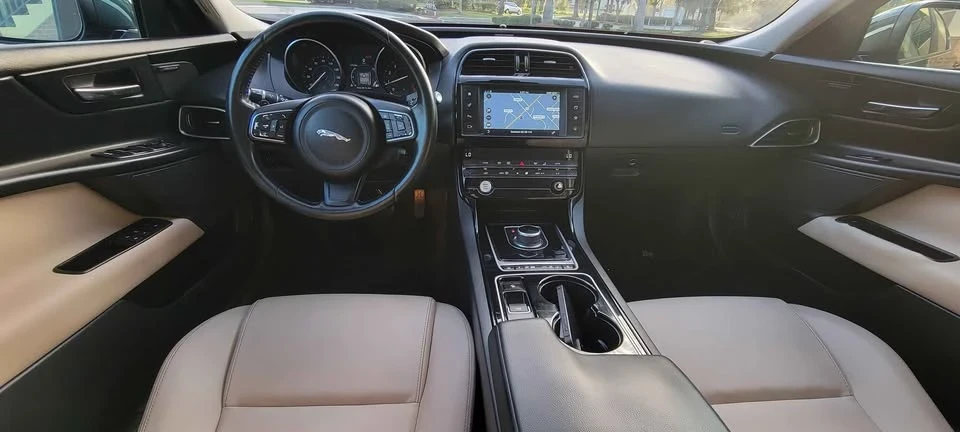 2017 Jaguar XE - Image 13 of 19