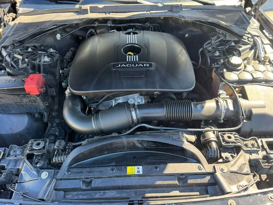 2017 Jaguar XE - Image 17 of 19