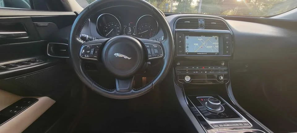 2017 Jaguar XE - Image 16 of 19