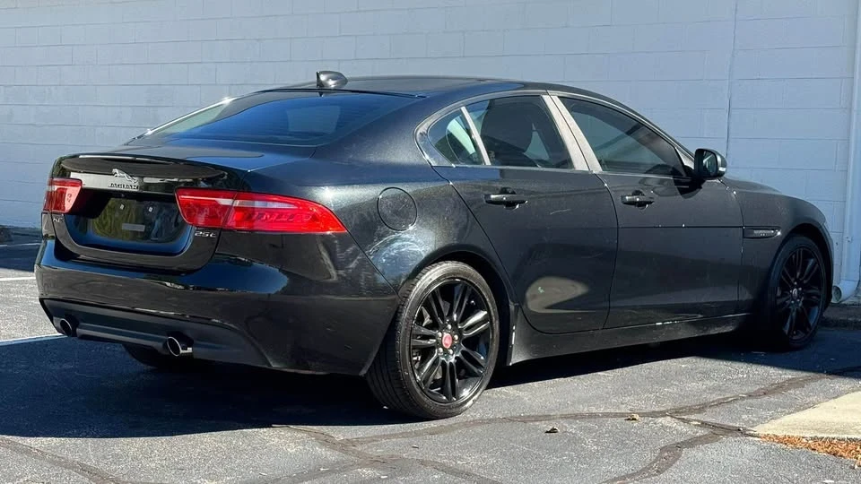 2017 Jaguar XE - Image 4 of 19