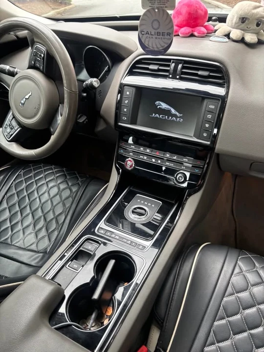 2017 Jaguar XE - Image 7 of 7