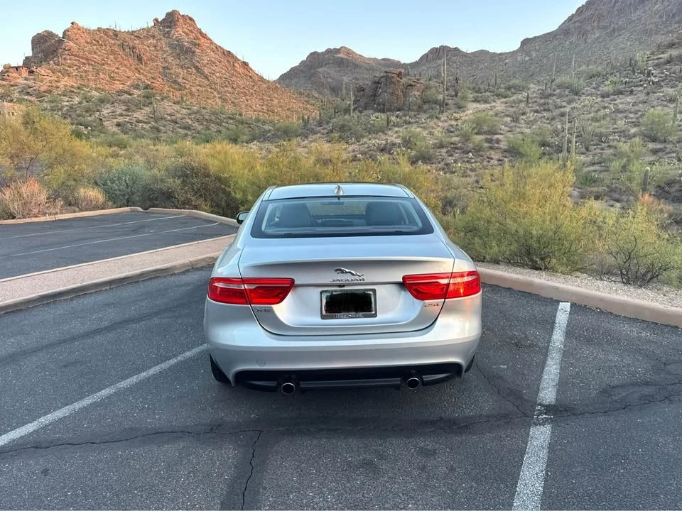 2017 Jaguar XE - Image 5 of 10