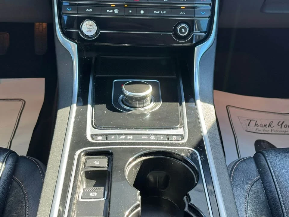 2017 Jaguar XE - Image 10 of 19