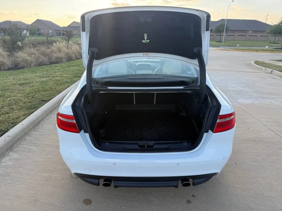 2017 Jaguar XE - Image 2 of 15